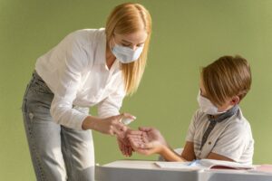 Mitos Dan Fakta Manfaat Menggunakan Hand Sanitiser Yang Harus Ibu Tahu