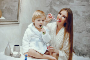 Cara bersihkan gigi anak